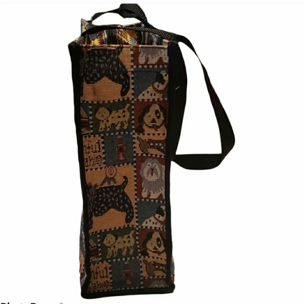 Coldwater Creek large tapestry geometric print shoulder bag. - Picture 5 of 5